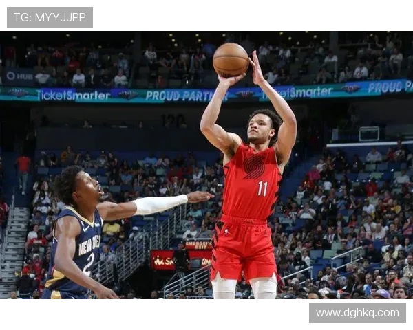 拉拉维亚强势突破防线高难度上篮一气呵成展现惊人身体天赋 拉拉维亚强势突破防线高难度上篮一气呵成展现惊人身体天赋