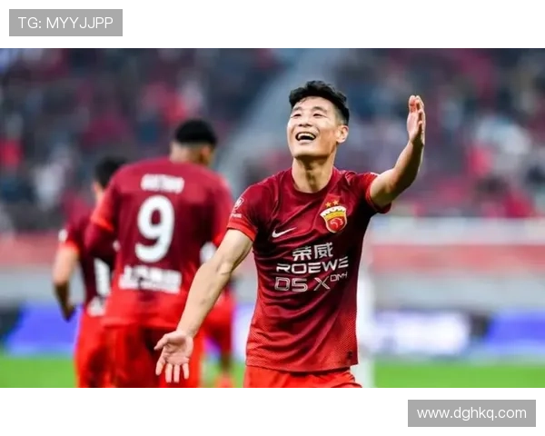 海港豪取中超三连冠 全队欢庆武磊感动泪洒赛场