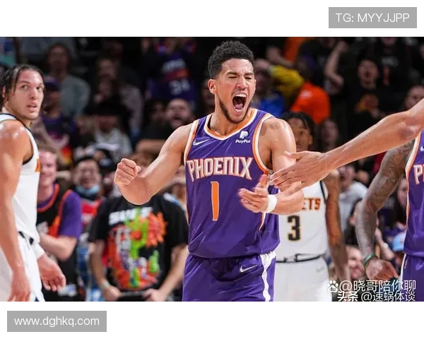 中国赛半场战报布克贡献11分曾凡博未登场托马斯状态火热助太阳暂时领先篮网